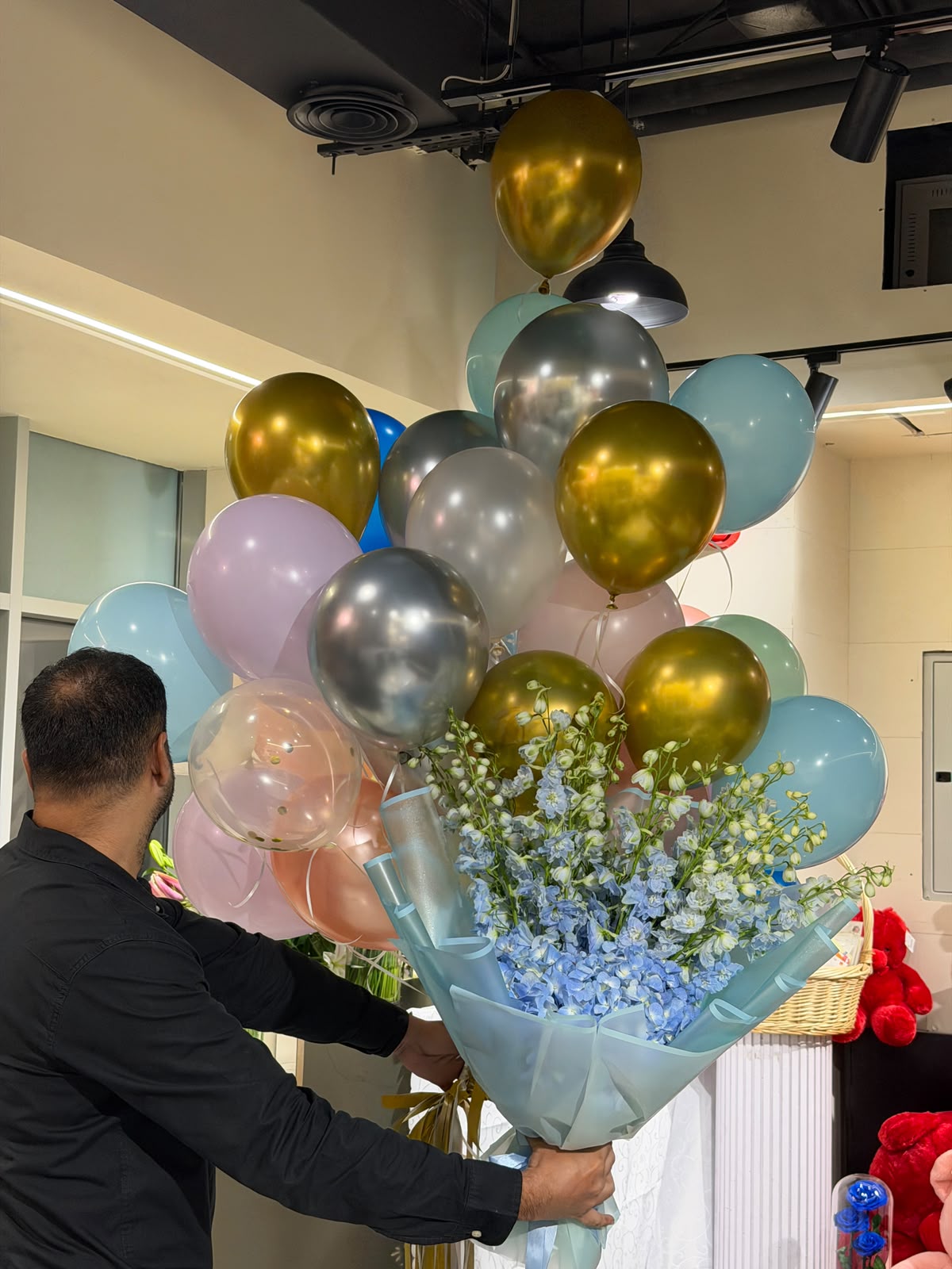 How Dubai's Climate Affects Outdoor Balloon Decoration — Palm Jumeirah Villas, Garden Parties and Poolside Events